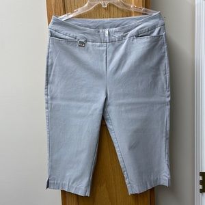 Lulu B ladies, Bermuda shorts, size 14, light gray